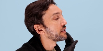 Video explaining how to color your hair and beard